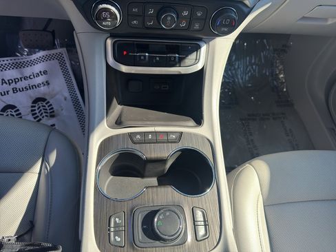 Used 2023 GMC Acadia SLT image 26