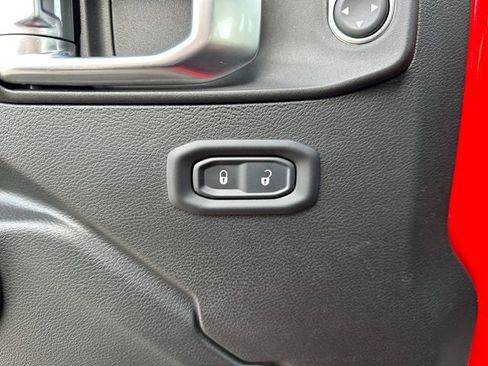 Used 2021 Jeep Wrangler Sport S image 33