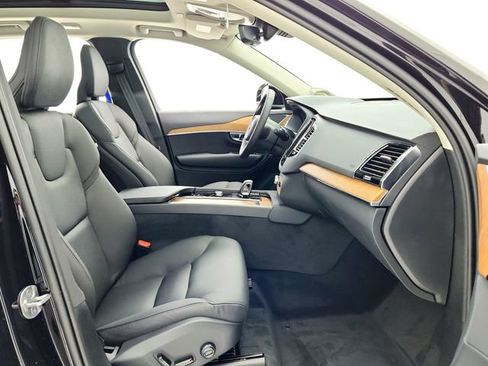 New 2025 Volvo XC90 B6 Plus w/ Protection Package Premier image 18