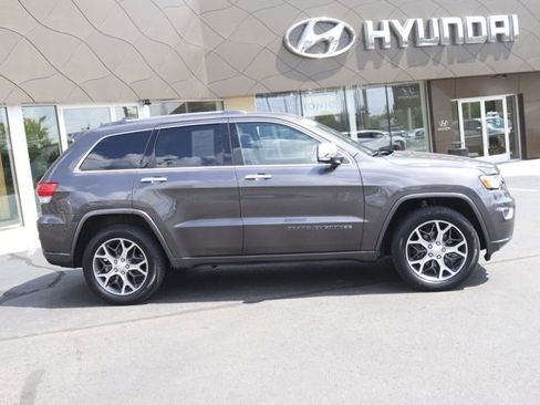 Used 2020 Jeep Grand Cherokee Overland image 2