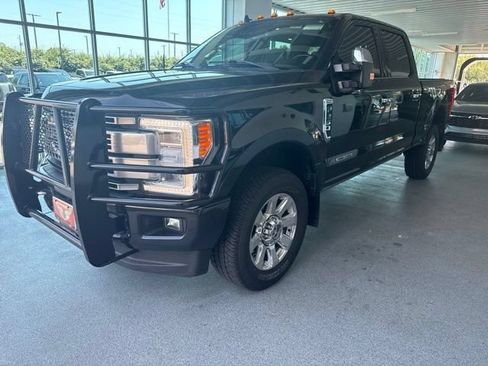 Used 2019 Ford F250 Platinum w/ Platinum Ultimate Package AWD/4WD image 3