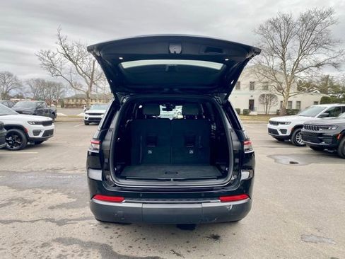 Used 2024 Jeep Grand Cherokee L Limited w/ Luxury Tech Group II image 11