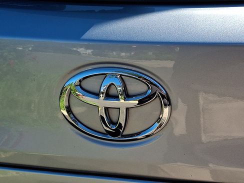 Used 2023 Toyota Corolla Cross LE AWD/4WD image 30