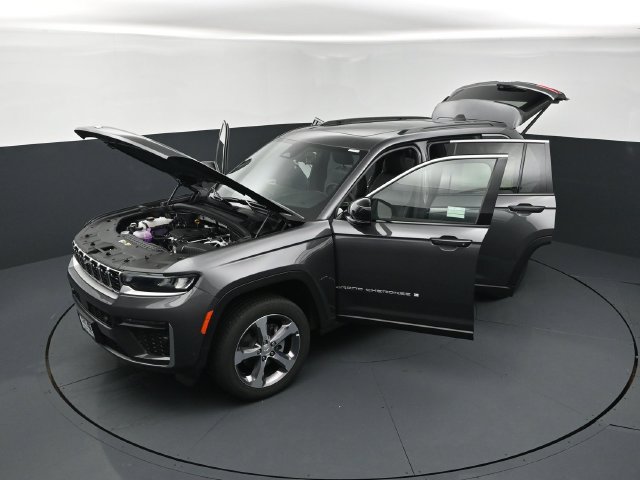 New 2026 Jeep Grand Cherokee Limited w/ Luxury Tech Group II AWD/4WD image 26