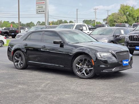 Used 2022 Chrysler 300 Touring w/ Sport Appearance Package RWD image 2