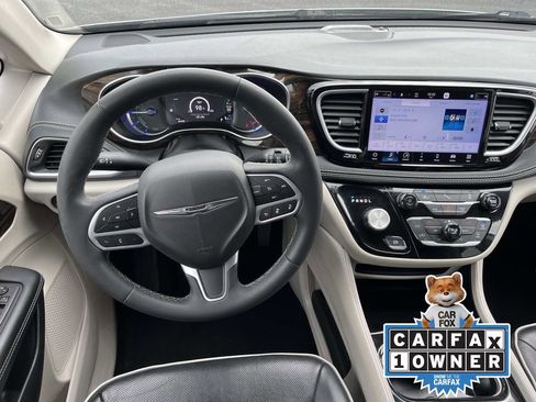 Used 2023 Chrysler Pacifica Limited image 12