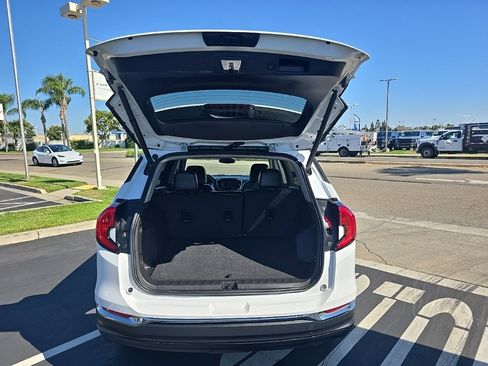 Used 2024 GMC Terrain SLT image 13