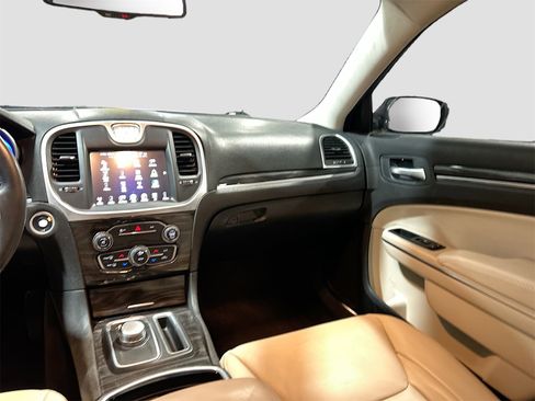 Used 2016 Chrysler 300 Limited image 22