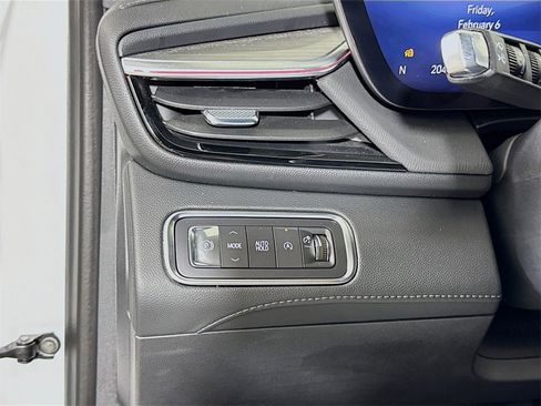 Used 2025 Buick Enclave Preferred image 8