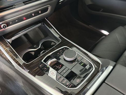 Used 2024 BMW X7 xDrive40i w/ M Sport Package AWD/4WD image 17