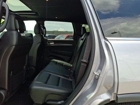 Used 2021 Jeep Grand Cherokee Limited w/ Trailer Tow Group IV AWD/4WD image 10