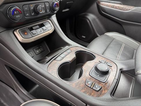 Used 2021 GMC Acadia Denali w/ Denali Ultimate Package image 15