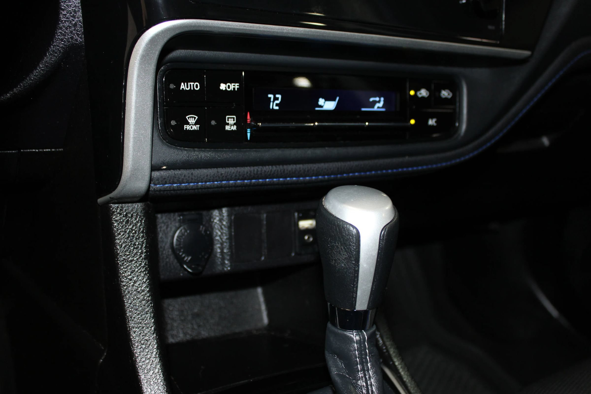 Used 2018 Toyota Corolla SE FWD image 17
