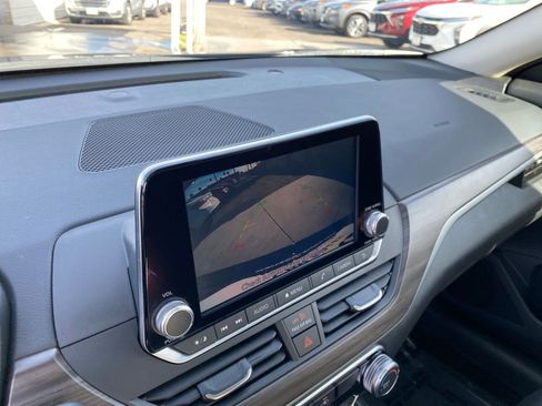 Used 2025 Nissan Altima 2.5 SV image 23