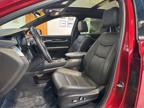 Used 2022 Cadillac XT5 Premium Luxury AWD/4WD image 4