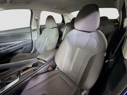 Used 2025 Hyundai Elantra SE FWD image 12
