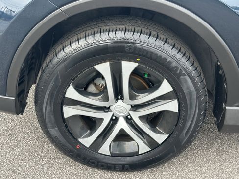 Used 2018 Toyota RAV4 LE image 14