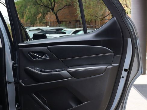 Used 2021 Chevrolet Traverse LT FWD image 27