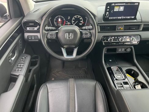 Used 2025 Honda Pilot EX-L image 2