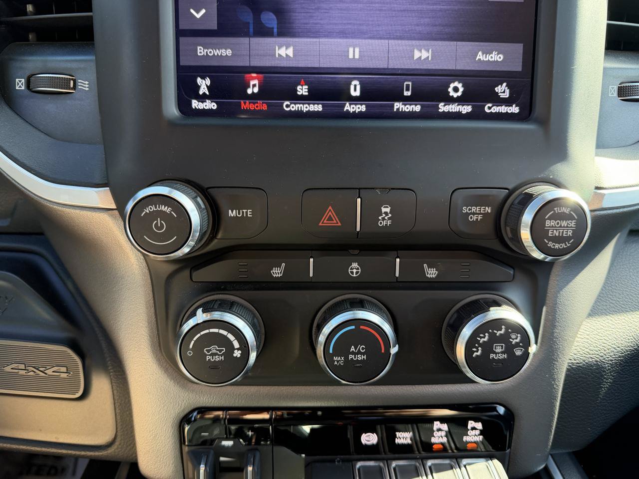 Used 2020 RAM 2500 Big Horn w/ Night Edition AWD/4WD image 35