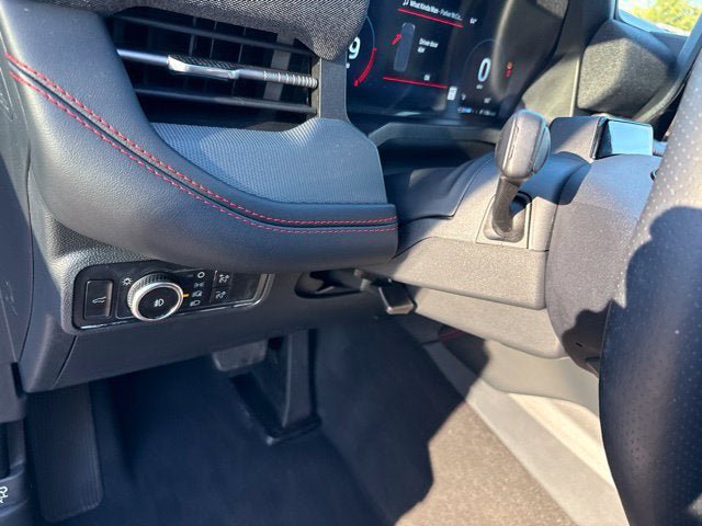 Used 2026 Ford Explorer ST-Line w/ ST-Line Street Pack AWD/4WD image 25
