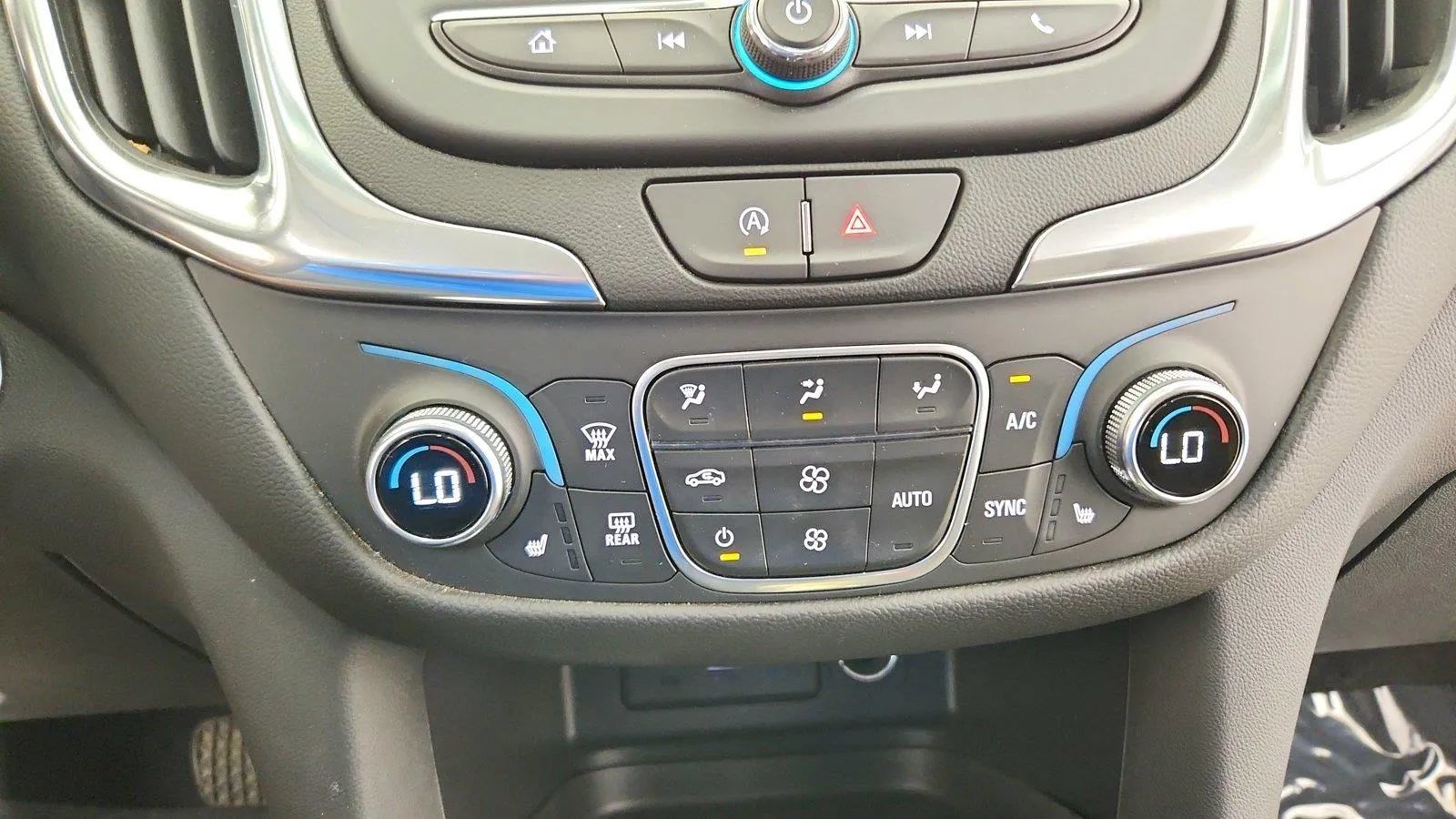 Used 2024 Chevrolet Equinox LT w/ LPO, Cargo Package FWD image 19