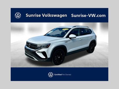 Used 2023 Volkswagen Taos SE w/ Black Wheel Package