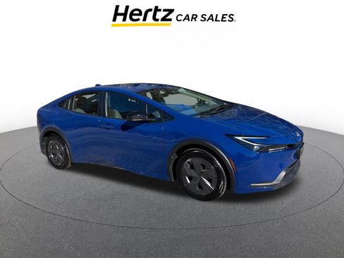 Used 2025 Toyota Prius LE image 1