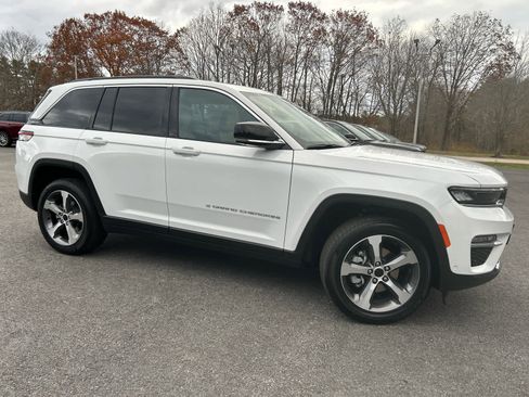 New 2025 Jeep Grand Cherokee Limited w/ Luxury Tech Group II image 3