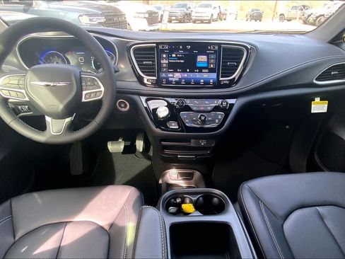New 2026 Chrysler Pacifica Select FWD image 5