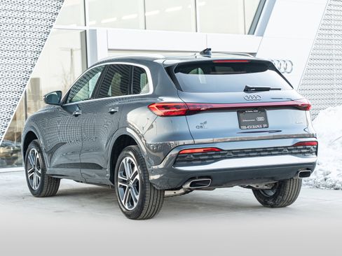 Certified 2025 Audi Q5 Premium w/ Convenience Package image 5