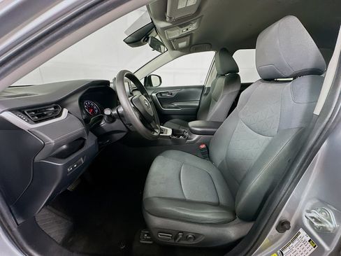 Used 2020 Toyota RAV4 XLE FWD image 13