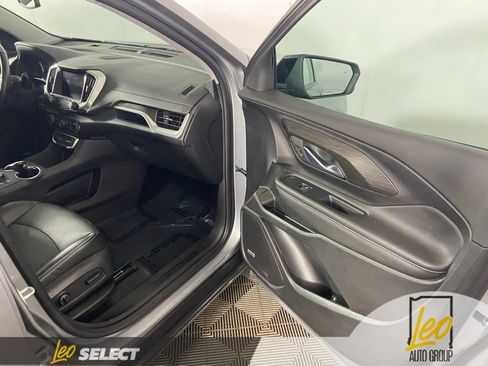 Used 2023 GMC Terrain SLT w/ Infotainment Package II AWD/4WD image 18
