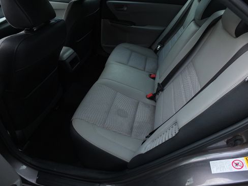 Used 2015 Toyota Camry SE FWD image 12