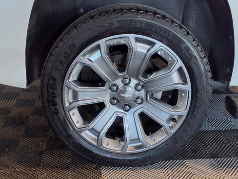 Used 2017 Chevrolet Tahoe LT w/ LT Signature Package AWD/4WD image 9