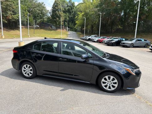Used 2022 Toyota Corolla LE FWD image 13