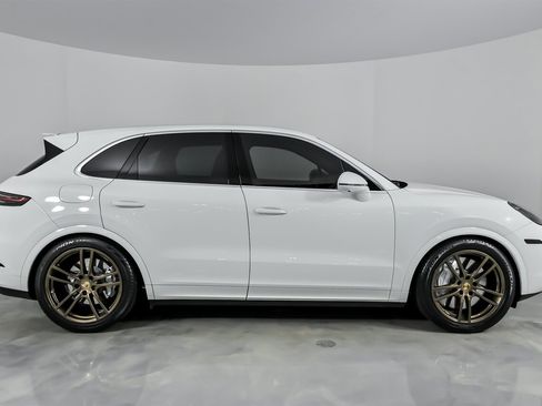 Used 2019 Porsche Cayenne Turbo image 14