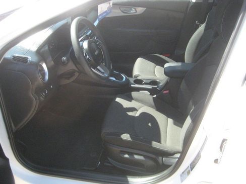 Used 2023 Kia Forte LXS w/ LXS Technology Package FWD image 13