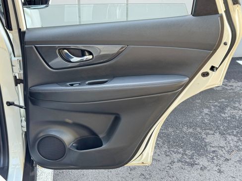 Used 2017 Nissan Rogue S AWD/4WD image 36