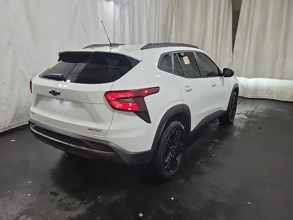Used 2025 Chevrolet Trax ACTIV FWD image 3