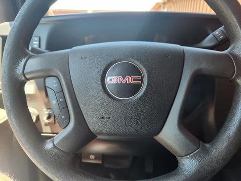 Used 2017 GMC Savana 2500 RWD image 19
