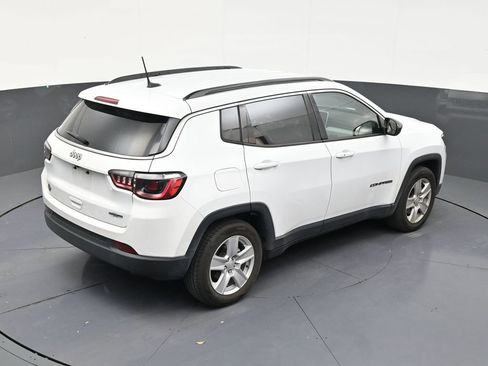 Used 2022 Jeep Compass Latitude FWD image 16