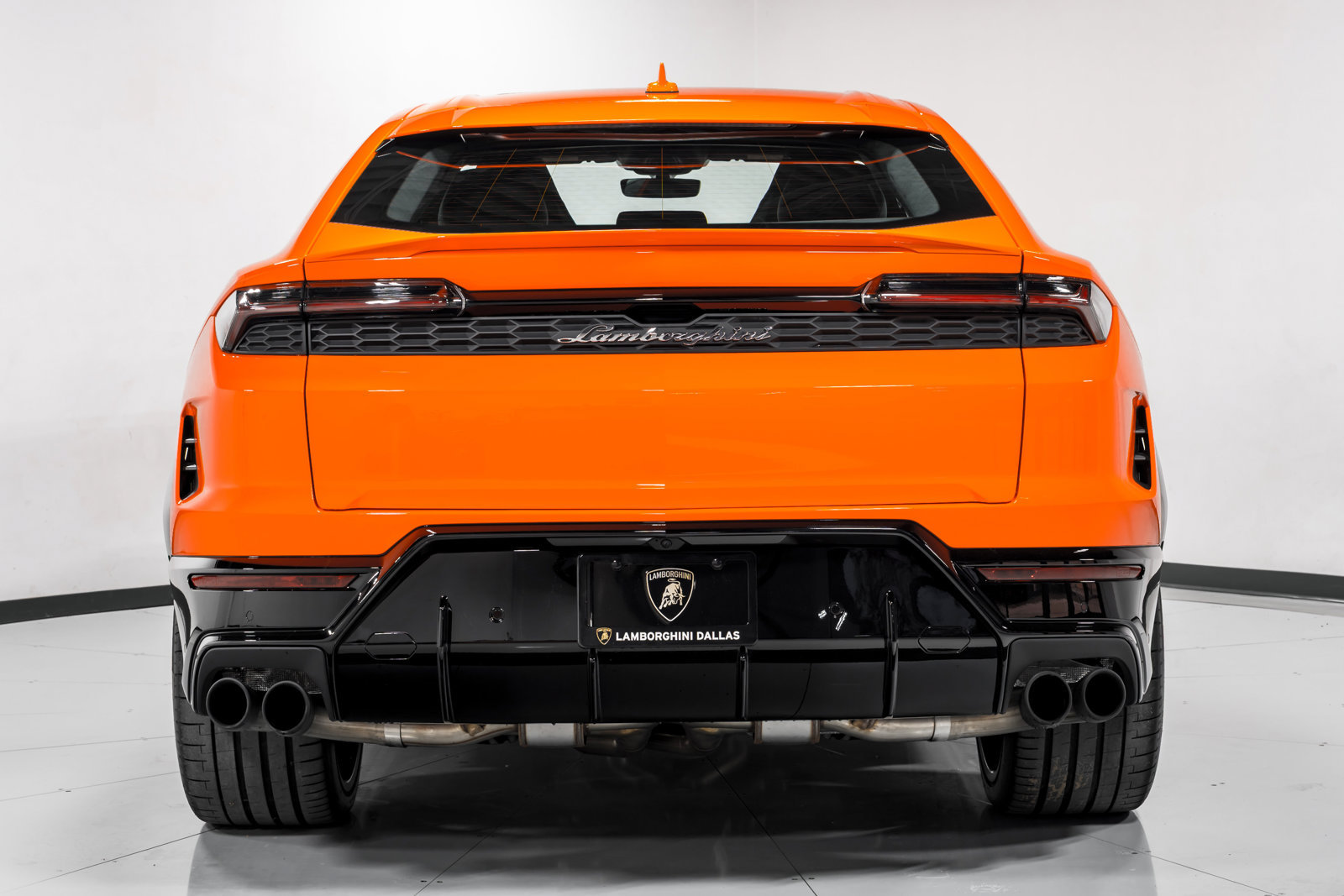 Used 2025 Lamborghini Urus SE AWD/4WD image 4