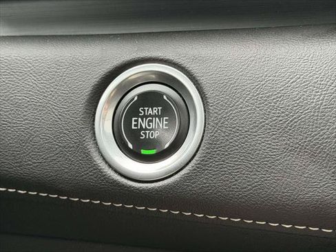 Used 2021 Cadillac Escalade Premium Luxury AWD/4WD image 34
