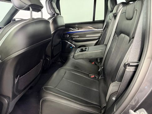 Used 2022 Jeep Grand Cherokee Overland w/ Advanced Protech Group III AWD/4WD image 28
