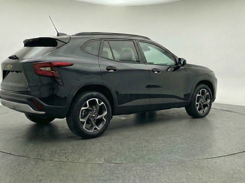 Used 2025 Chevrolet Trax LT image 9