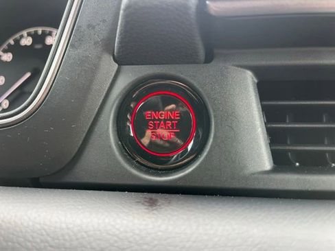 Used 2025 Honda Pilot TrailSport image 18