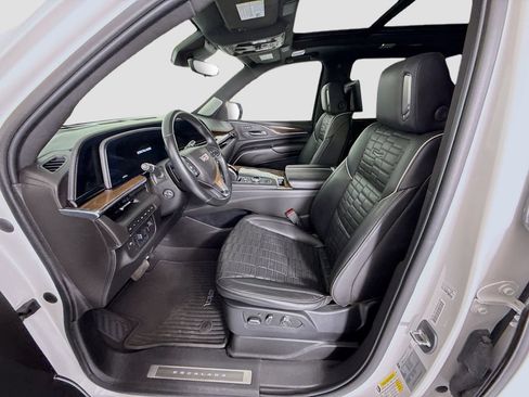 Used 2021 Cadillac Escalade Sport Platinum w/ LPO, ONYX Package AWD/4WD image 19