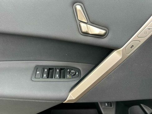 Used 2023 BMW iX xDrive50 w/ Sport Package AWD/4WD image 11