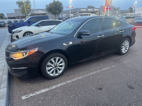 Used 2017 Kia Optima EX image 2